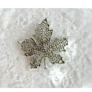 Silver Tone Sarah Coventry Vintage FIligree Maple Leaf | Foliage Brooch Pin